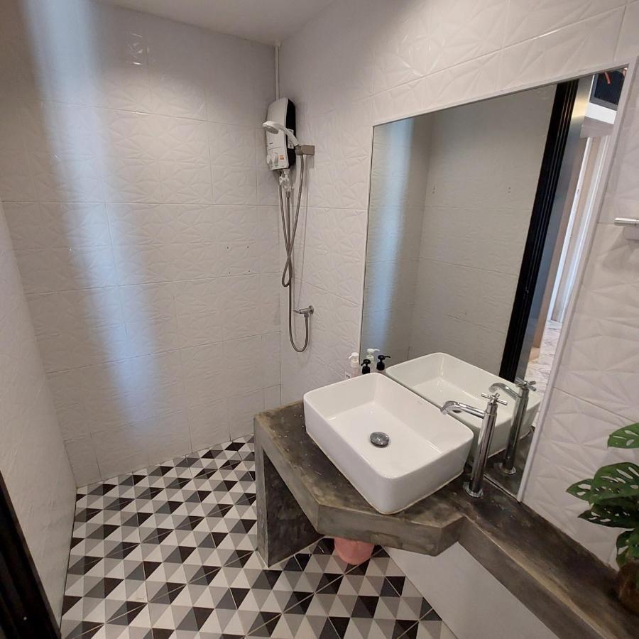 Kipbox Hotel Trang Exterior photo